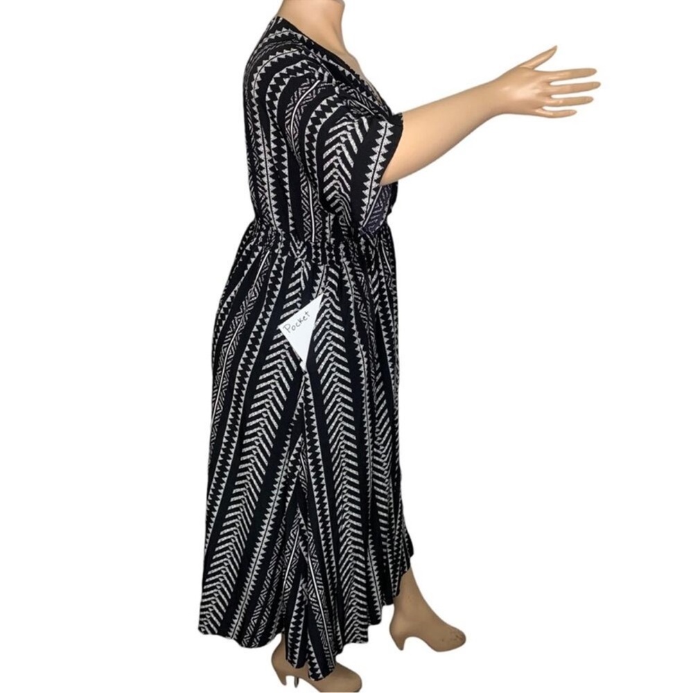 BloomChic Casual Striped Lightweight Black and White Short Sleeve Maxi Dress - Picture 11 of 16